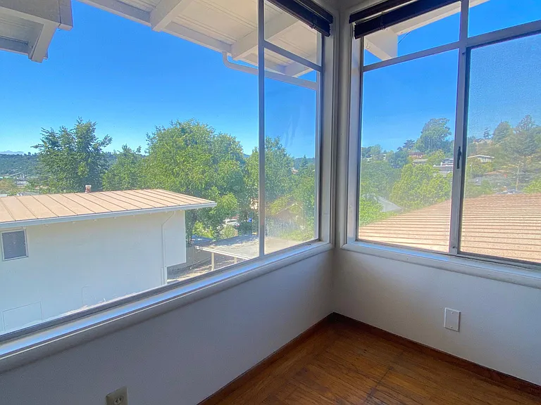 51 Valencia Ave #7 — Photo 4