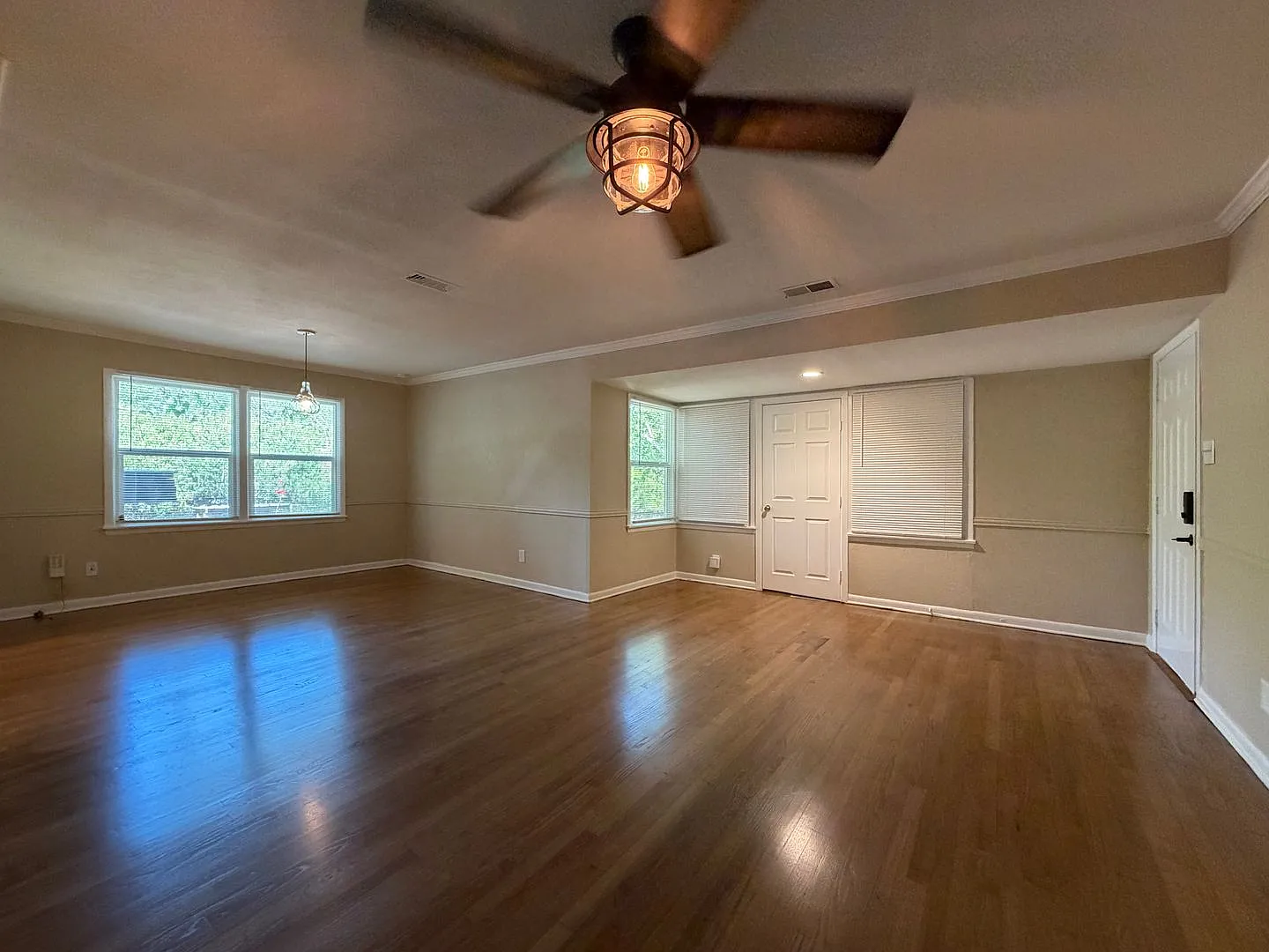 Available Now Spacious 3 Bedroom 2 Bath Home In Sw Fort Worth — Photo 2