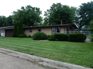 1806 Thome Dr, Sterling, IL 61081