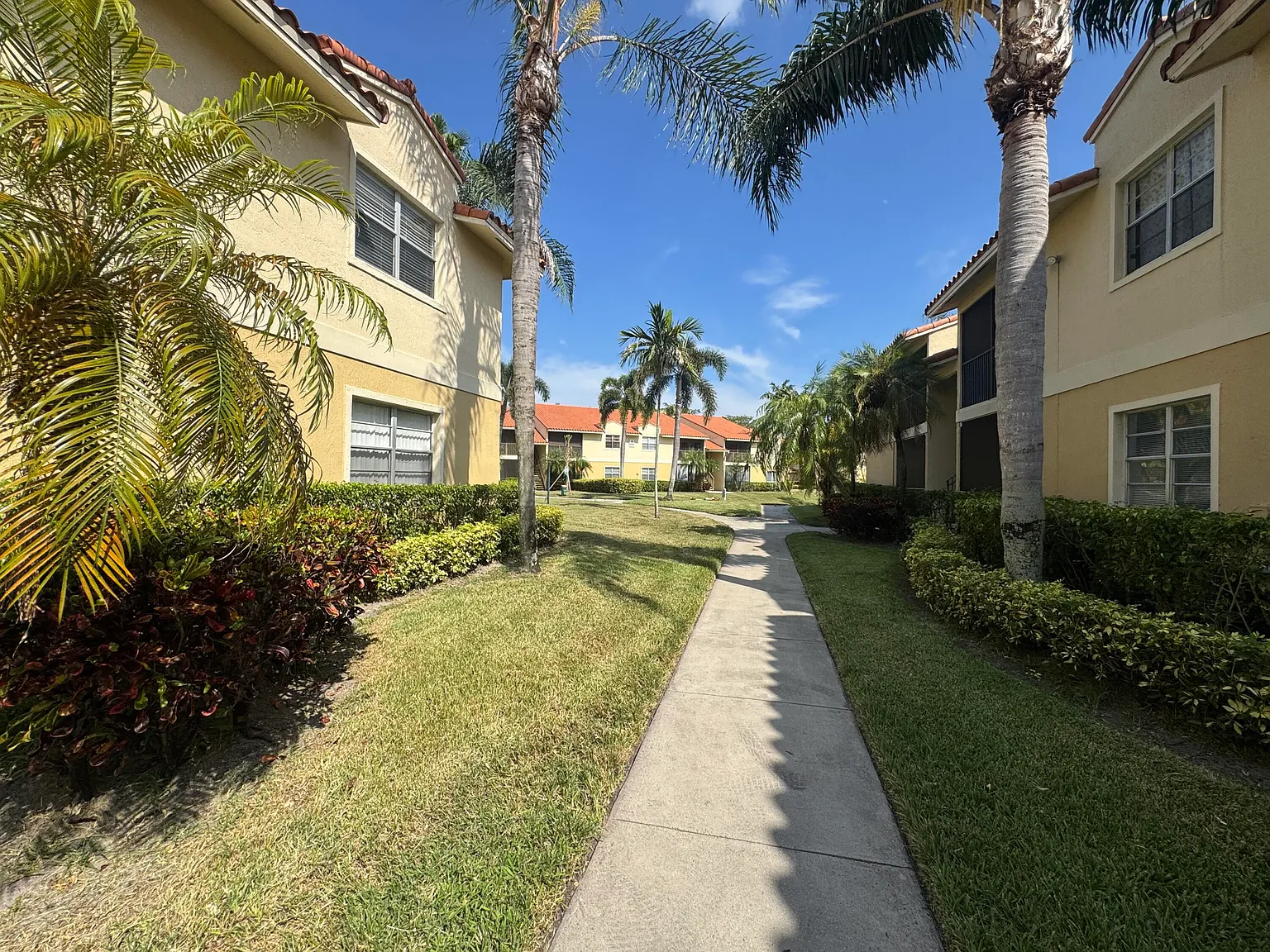 2 bed, 2.0 bath, 1073 sqft, $2,000 — Photo 4