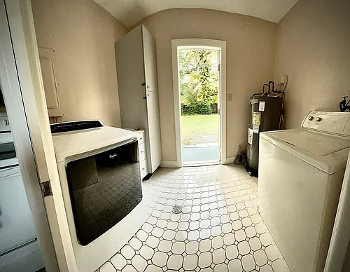 812 Bayou Ave #B Photo 1