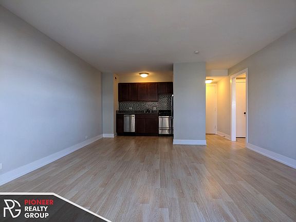 3rd image of 445 W Wellington Ave #W445-12a