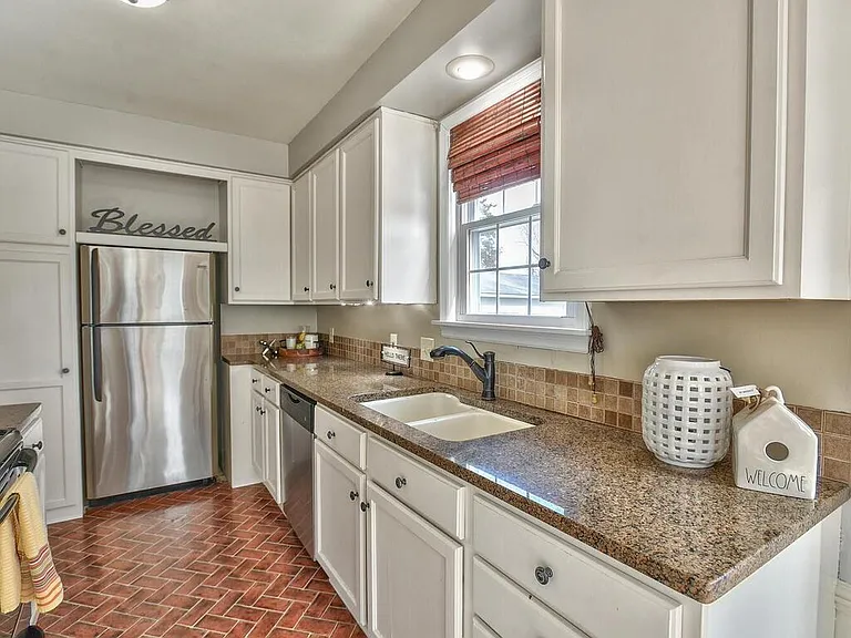 5633 Granada St — Photo 17