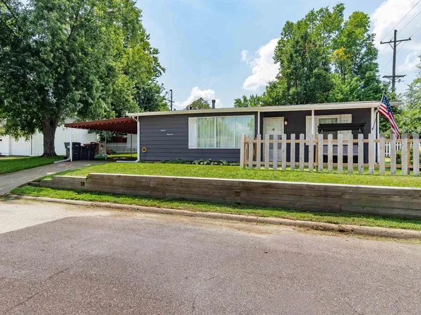 1600 Bellaire St, Pekin, IL 61554