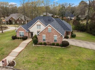 906 Holly Hill Ln, Mount Pleasant, TX 75455