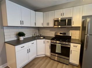 4835 Hull St APT 2E, Skokie, IL 60077