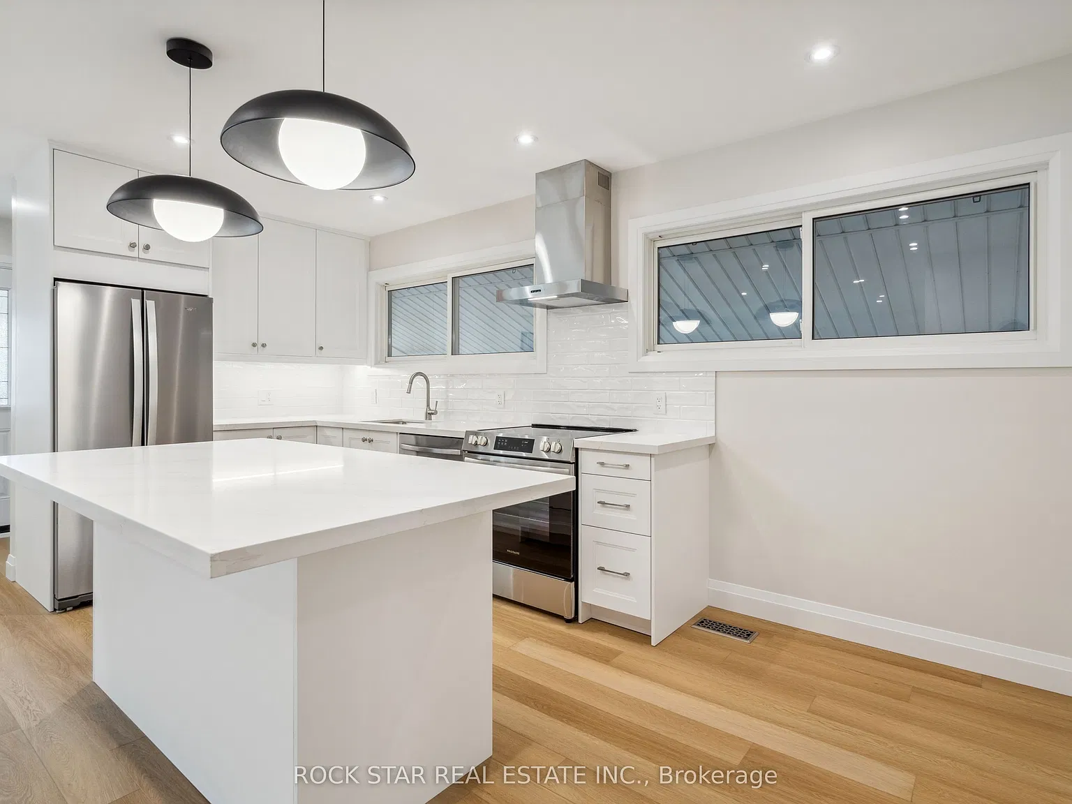 3 bed, $2,495 — Photo 2