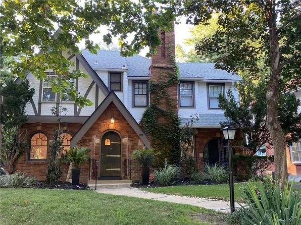 6936 Edgevale Rd, Kansas City, MO 64113