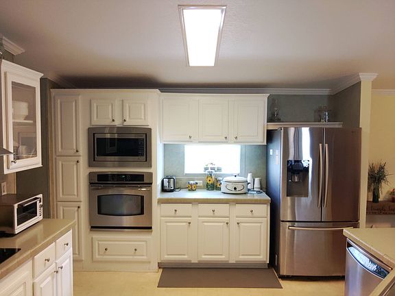 3rd image of 3165 Carpenter Ln