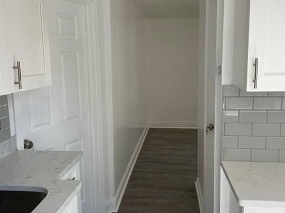 3rd image of 332 Glenhill Ave #1R