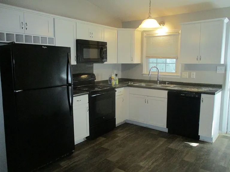 311 Cedar Creek Dr — Photo 7