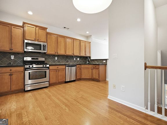 5th image of 865 Commonwealth Ave SE