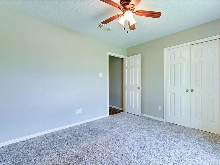 7302 Greenwood Point Dr — Photo 23