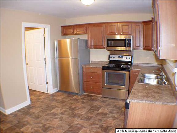 5th image of 503 Strayhorn St