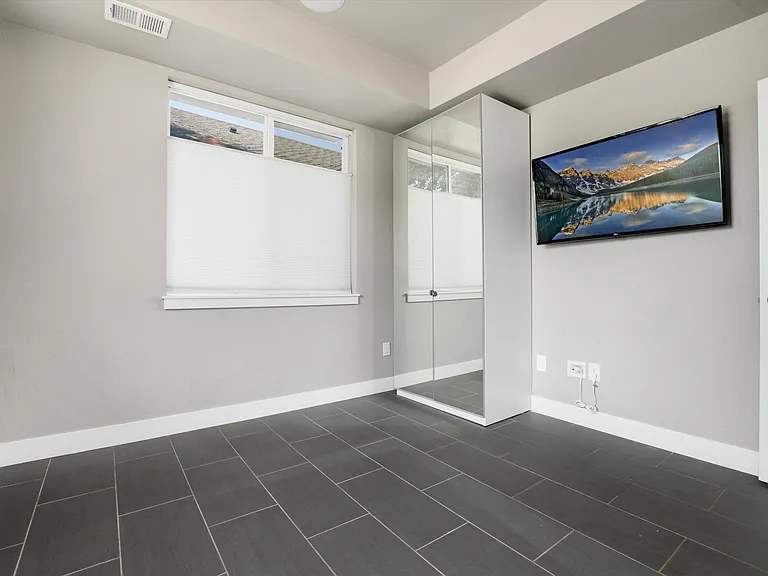1733 Grove St #4 — Photo 35