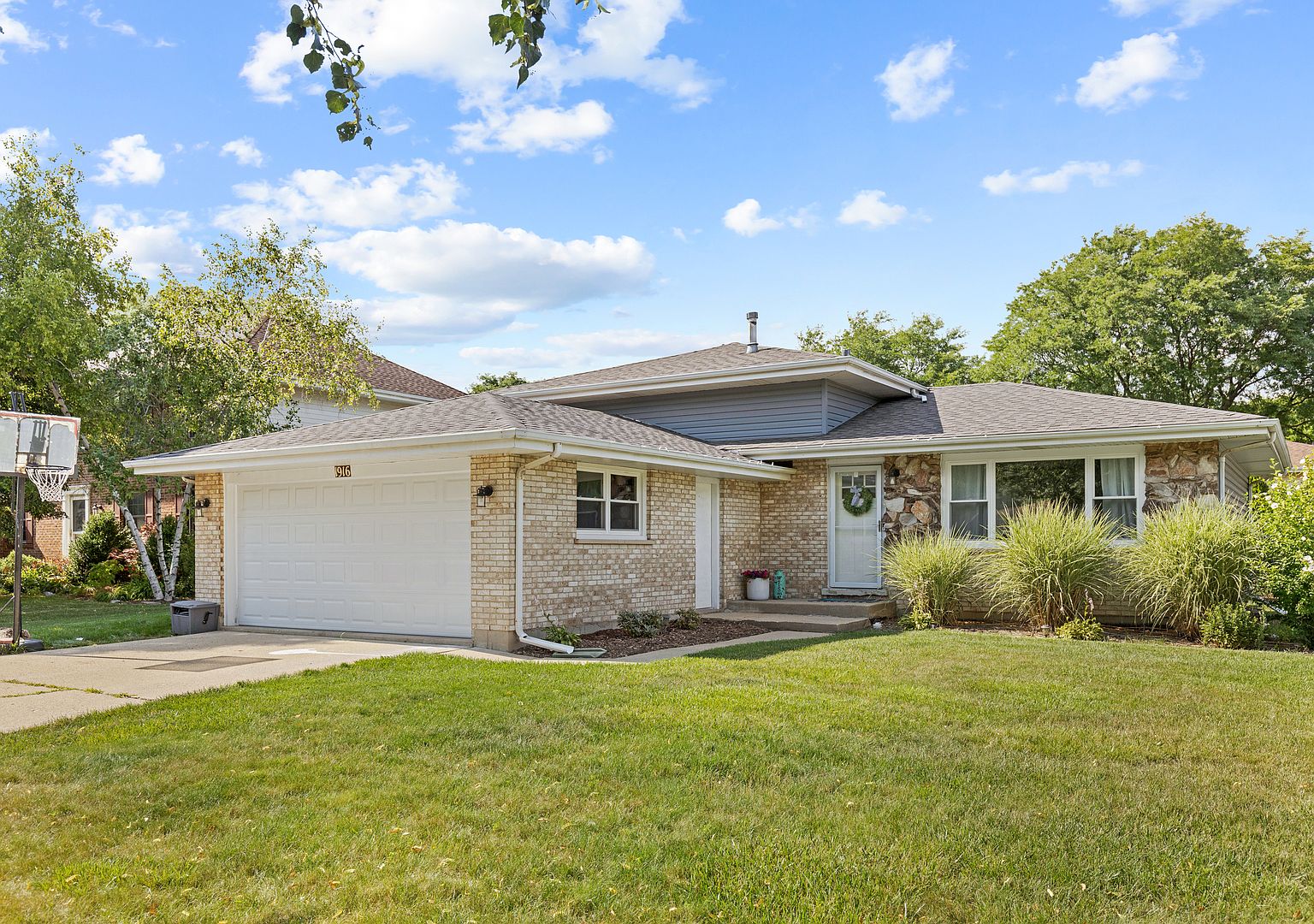 1916 W Spring Ridge Dr, Arlington Heights, IL 60004 MLS 11838174