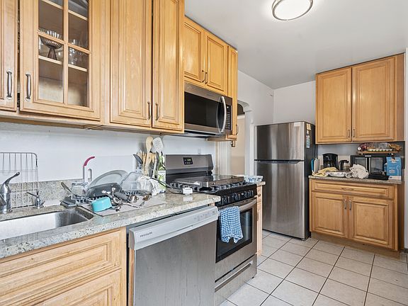 3rd image of 788 Columbus Ave APT 6T