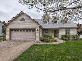 309 NE Adams Dr, Lees Summit, MO 64086