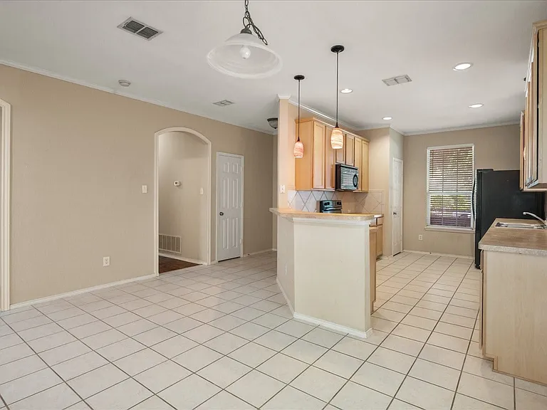 5817 Quicksilver Dr — Photo 10