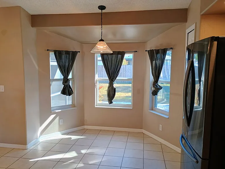 11624 Linden Dr — Photo 3