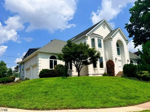 907 Colonia Rd, Elizabeth City, NJ 07208