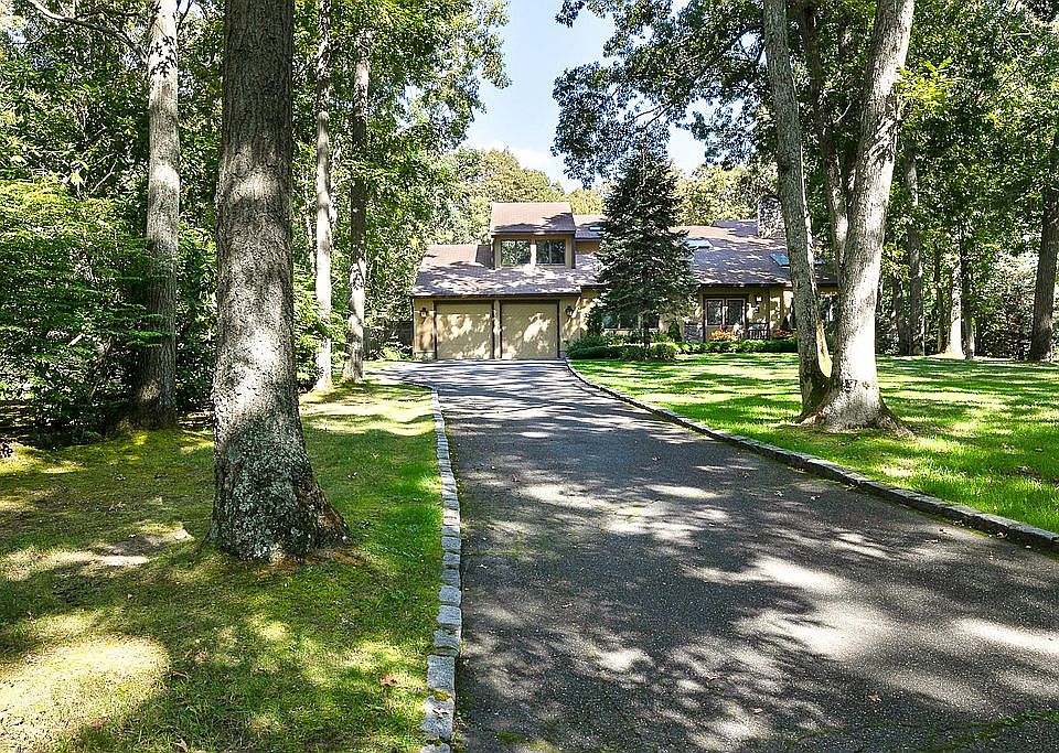 1st image of 9 Woodland Ct