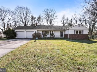 4 Mattatuck Ln, Ewing, NJ 08618