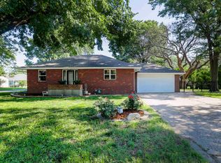 320 S 3rd St, Colwich, KS 67030