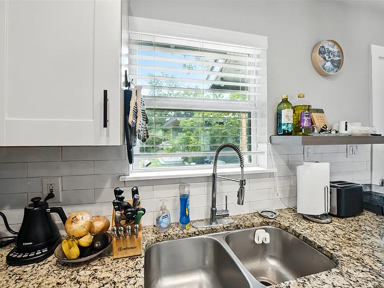 6501 Hickman Ave — Photo 6