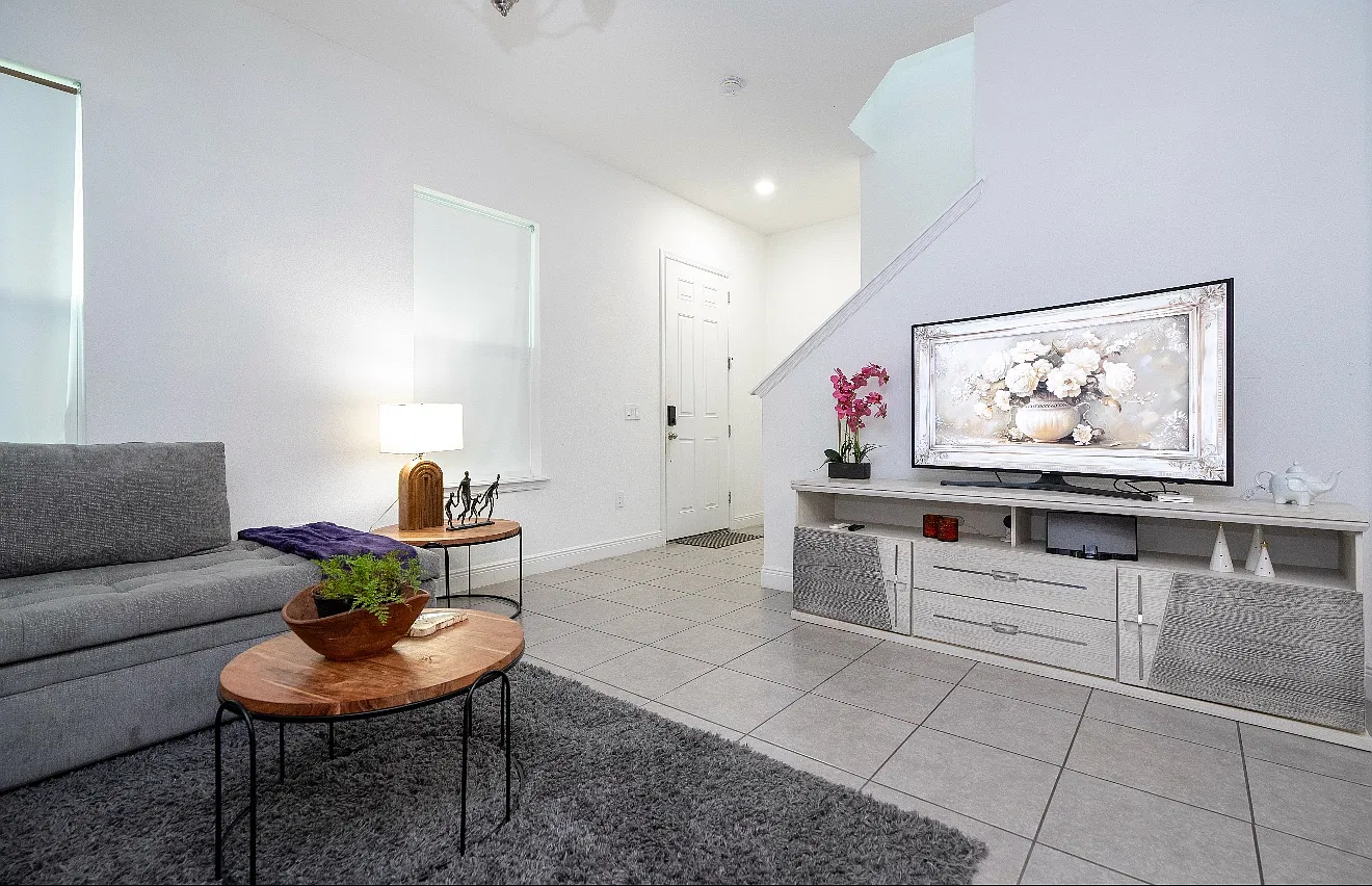 3 bed, 2.5 bath, 1868 sqft, $2,990 — Photo 4