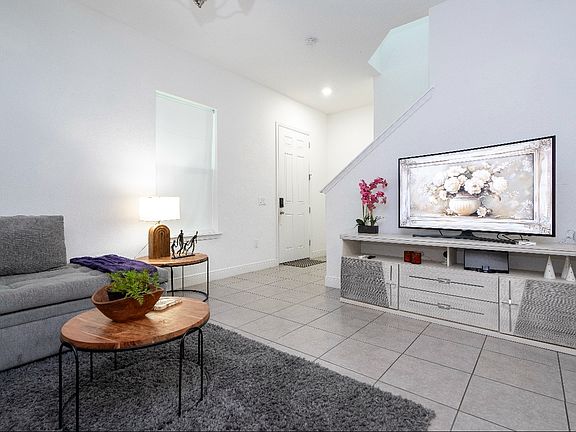 4th image of 7853 Summerlake Groves St