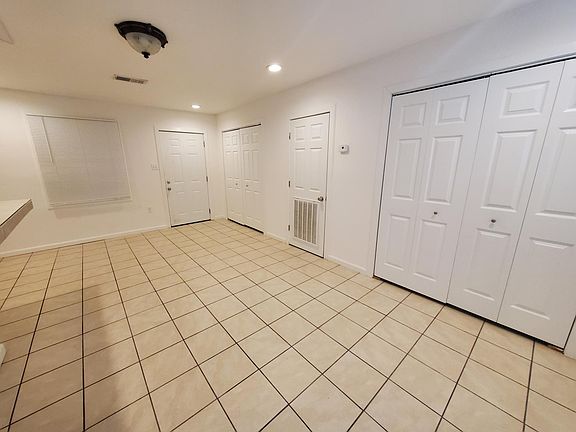 4th image of 110 Carroll St