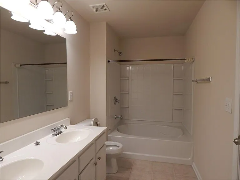 2199 Landing Walk Dr — Photo 36