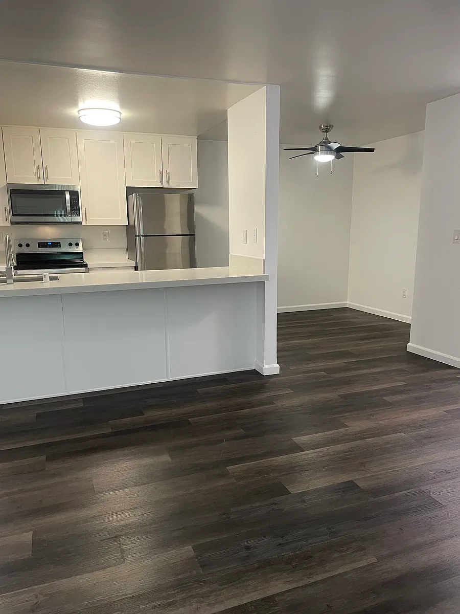 Building Photo - 6535 Haskell Ave #109