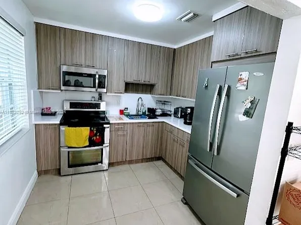 1190 NW 135th St, North Miami, FL 33168