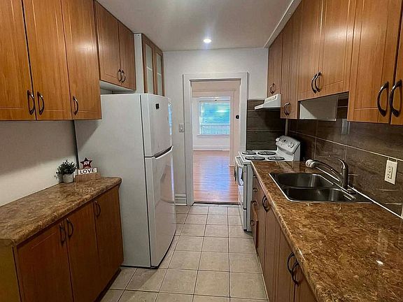 4th image of 12 Mahoney Ave