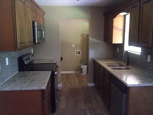 3 bed, 1000 sqft, $1,350 — Photo 3