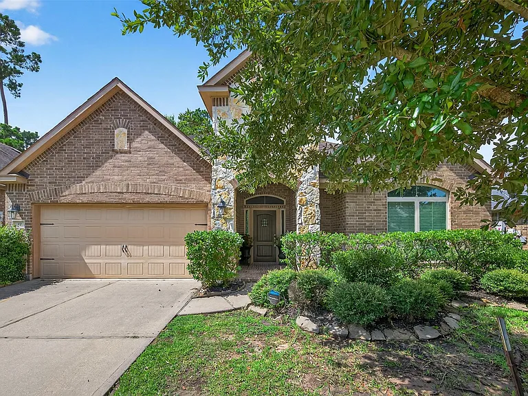 83 W Wading Pond Cir — Photo 1
