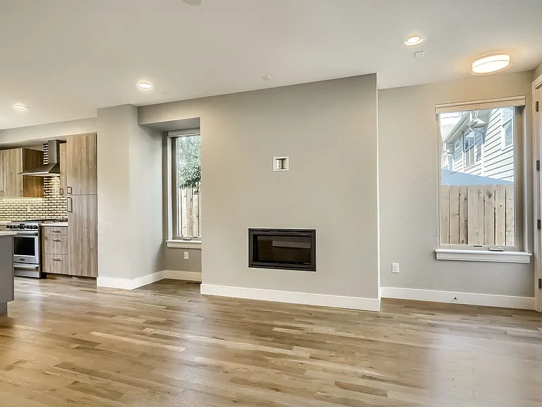 718 W 1st Ave — Photo 10