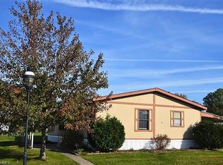 4 Lees Ln #4, Olmsted Falls, OH 44138