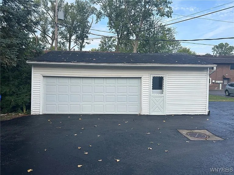 186 Peppertree Dr — Photo 2