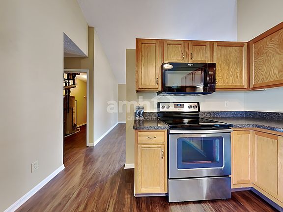 4th image of 818 Somerset Ct