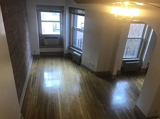 Rented by Salon Realty Corp | media 7