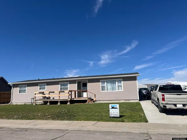 706 Olive Cir, Rawlins, WY 82301
