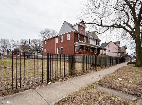 4th image of 33 N Lockwood Ave