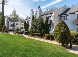 10 Wooleys Ln APT 1C, Great Neck, NY 11023