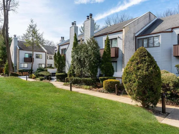 10 Wooleys Lane #1C, Great Neck, NY 11023