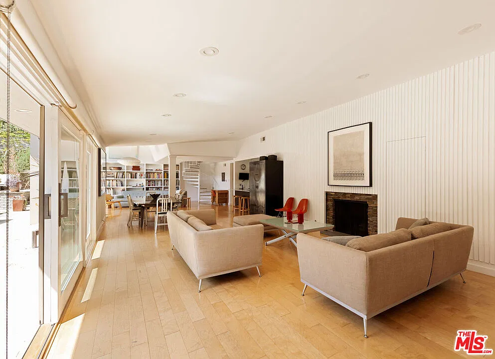 3 bed, 3.5 bath, 2970 sqft, $25,000 — Photo 3