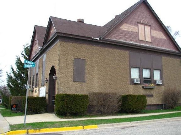 2nd image of 920 Kilbourn Ave