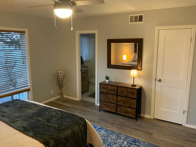 5332 Balcones Dr — Photo 15